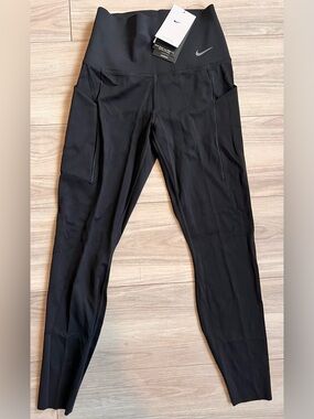 Nike Black High-Waist Leggings with Side Pockets